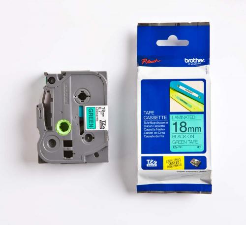 TZE-741, 18 mm svart på grön