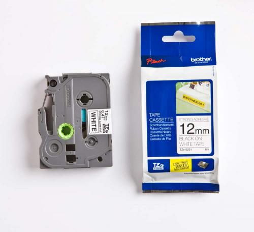 TZE-S231, 12 mm svart på vit