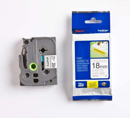 TZE-S241, 18 mm svart på vit