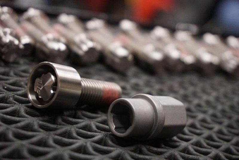 Låsbult växelhus Suzuki