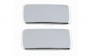 Rear pouch door accent