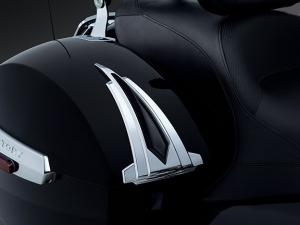 Saddlebag front kick accents