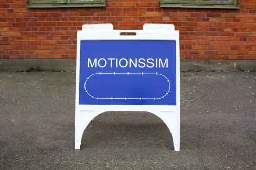 Skylt stativ i plast