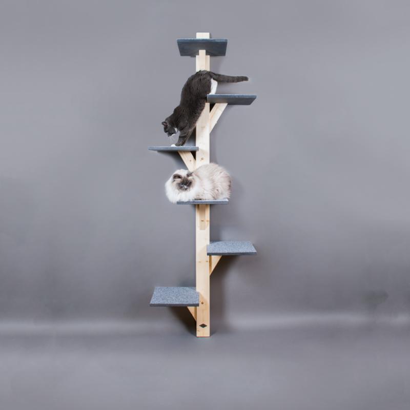 2 meter högt lyxigt stabilt klösträd för stora och tunga katter. Tillverkad i trä med hyllplan klädda med grå nålfiltsmatta.