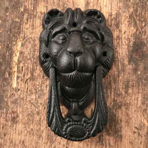 Dörrkläpp gjutjärn Lejon 17cm