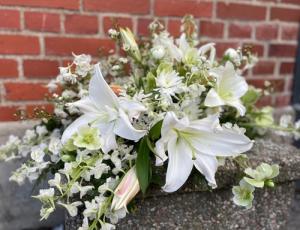 Handbunden liggande bukett