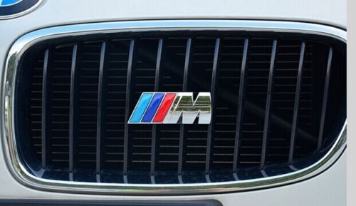 BMW M logo emblem till grillen. Grillemblem finns i svart BMW M logo emblem till grillen. Grillemblem finns i svart