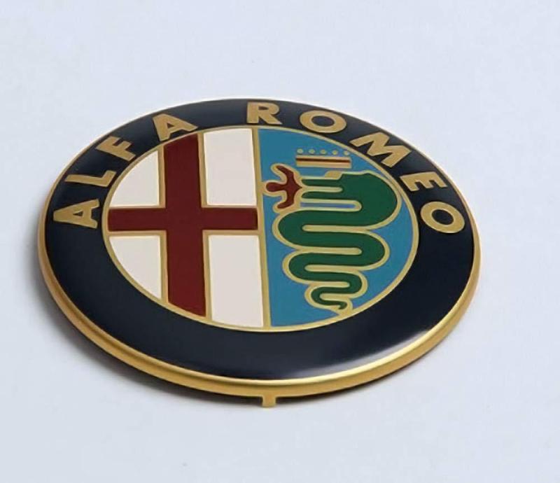 alfa romeo emblem i guld farg 74mm motorhu bagagelucka