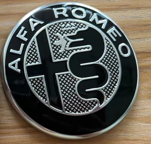 Alfa Romeo emblem nya logo huv bagagelucka