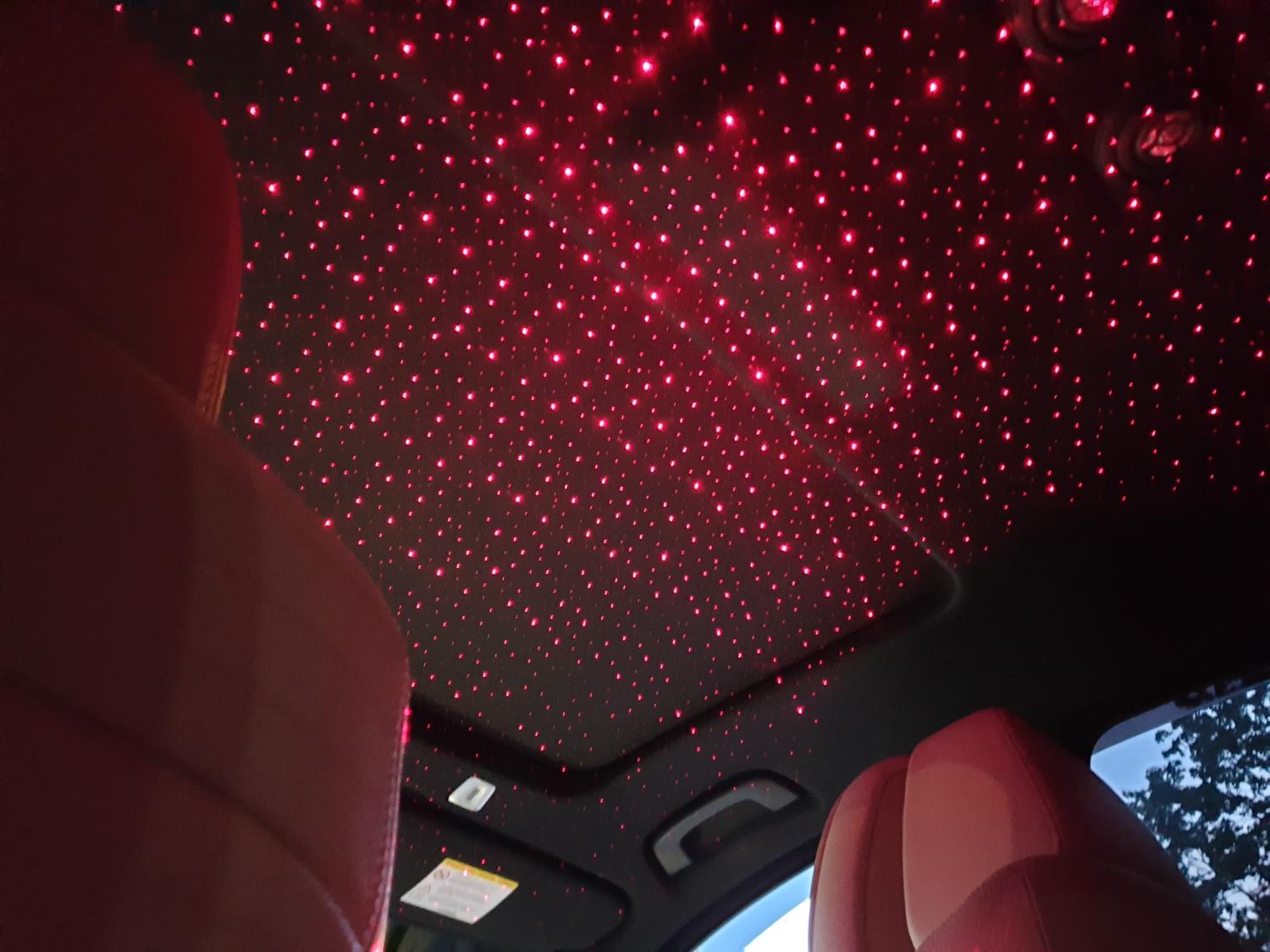 Light Mode: Så stylar du bilen för kvällskörning ambient light takbelysning stjärnor