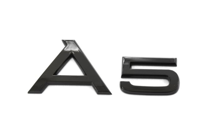 Audi A5 logo emblem till bilen i svart och krom färg