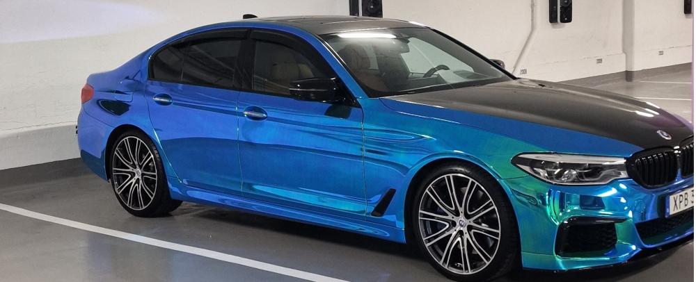 bmw foliering 5 serie i krom blå färg
