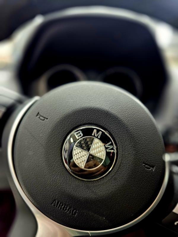 bmw ratt emblem kolfiber