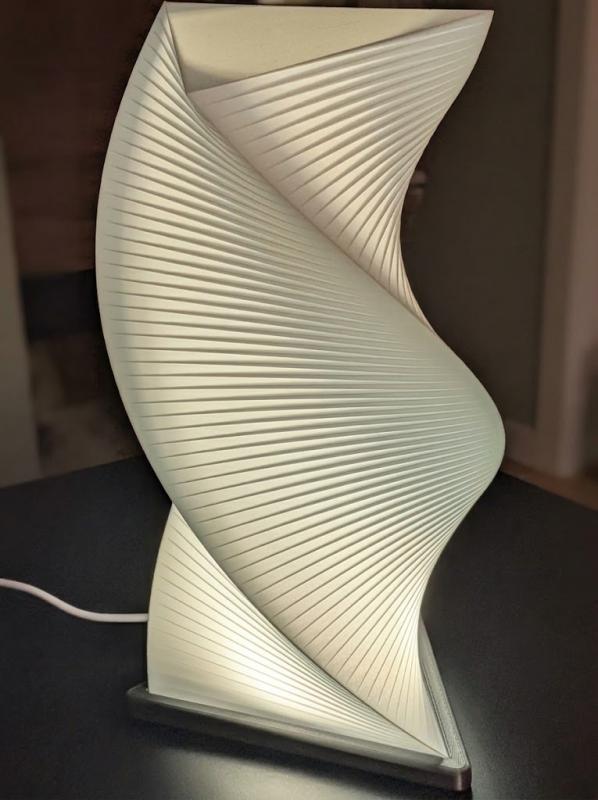 Designlampa Prisma – Modern 3D-printad Bordslampa