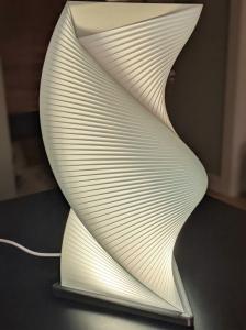 Designlampa Prisma – Modern 3D-printad Bordslampa