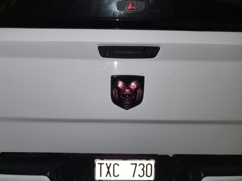 dodge ram skull blod emblem