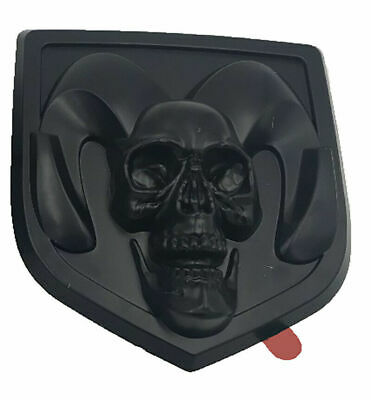 dodge ram skull märke i svart