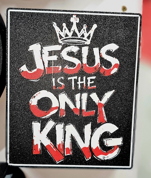 Jesus is the only king led nattlampa
