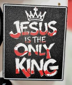 Jesus is the only king led nattlampa