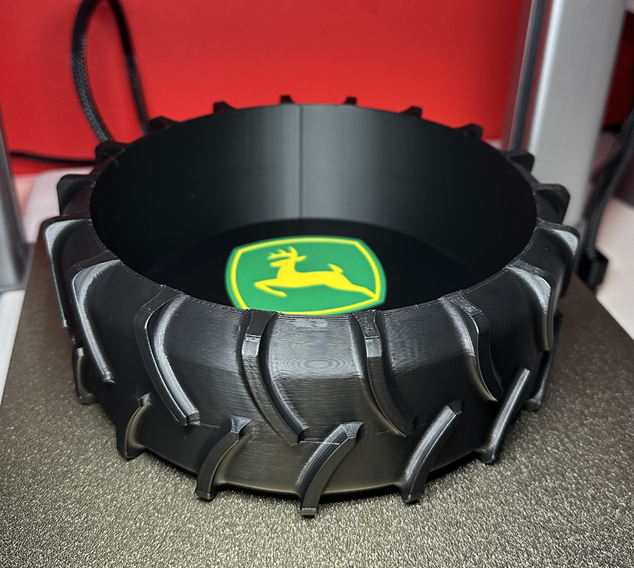 John Deere förvaringsbox i form av däck