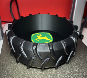 John Deere förvaringsbox i form av däck