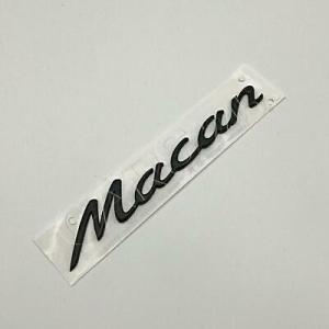 Porsche Macan emblem i silver / svart