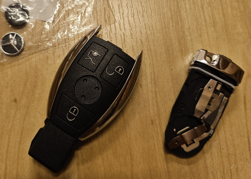 Mercedes larmdosa bilnyckel med 3 knappar