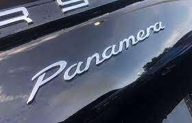 porche panamera emblem i krom färg