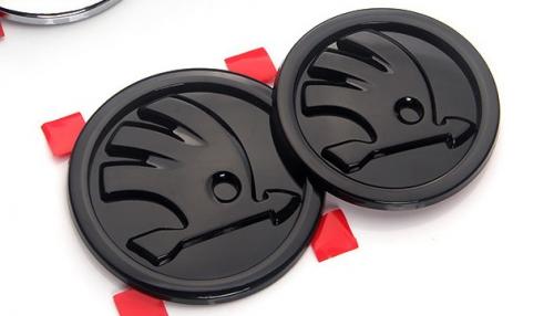 skoda emblem i svart