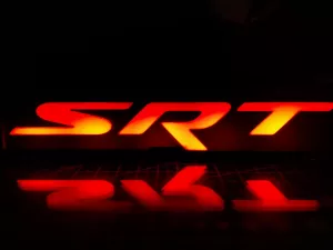 Dodge SRT lampa nattlampa led vit, gult