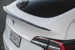 teesla model y vinge baklucka spoiler
