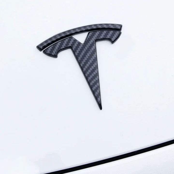 Tesla emblem i kolfiber till bagagelucka