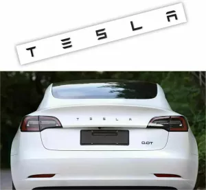 Tesla emblem märke till bagageluckan