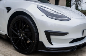 Tesla model 3 front läpp blank svart