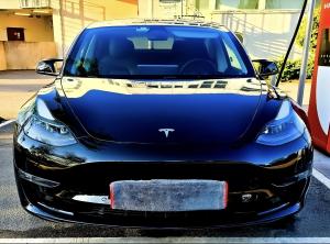 Tesla model 3 spegelkåpor i svart och carbon
