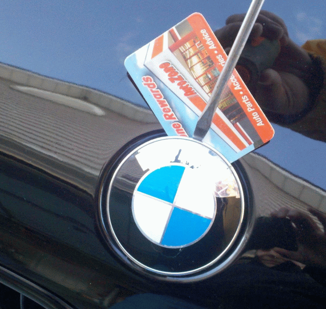 BMW emblem 82mm kolfiber design - Autostyling Stockholm
