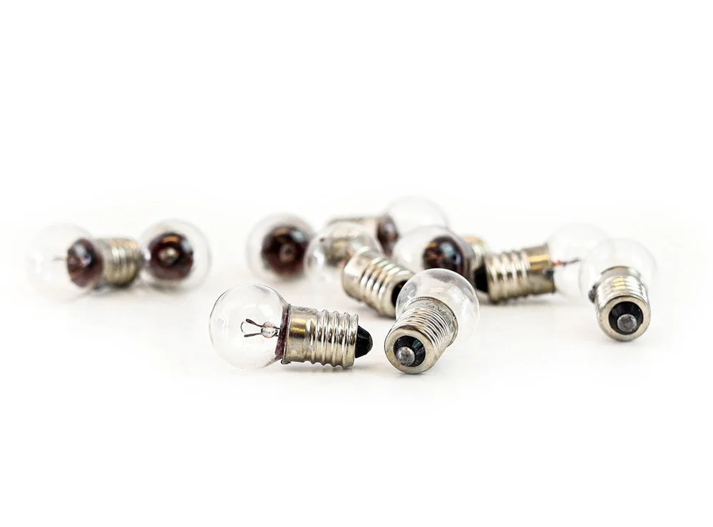 Glödlampa 6V 3W E10