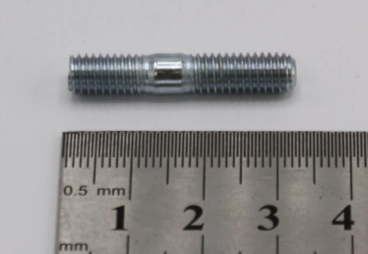 Dubbeländad pinnbult M6x32