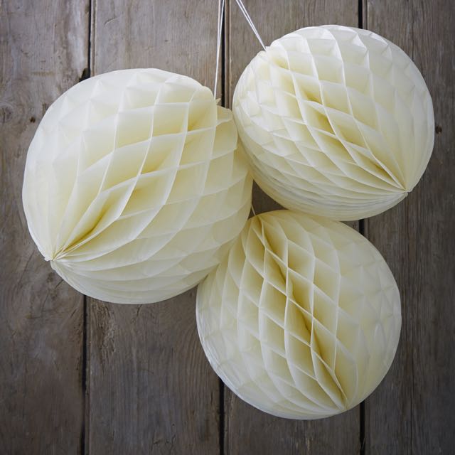 Ivory Honeycomb Balls - Vintage Affair