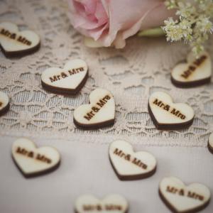 Heart Wood Confetti "Mr and Mrs" - Vintage Affair