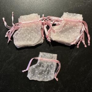 Baby Pink Feet Organza Bags - ljusrosa organzapåsar