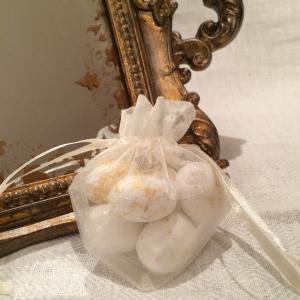 Ivory Heart Organza Gift Bags - elfenbensvita hjärtformade organzapåsar