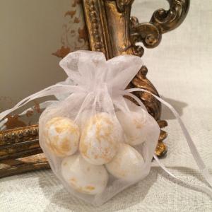 White Heart Organza Gift Bags - vita hjärtformade organzapåsar