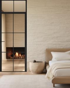 Industridörr med överliggare svart