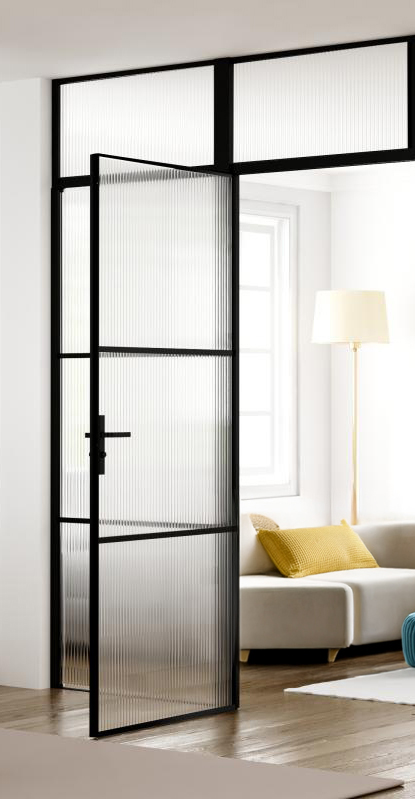 Glasdörr linjerad med överliggare svart