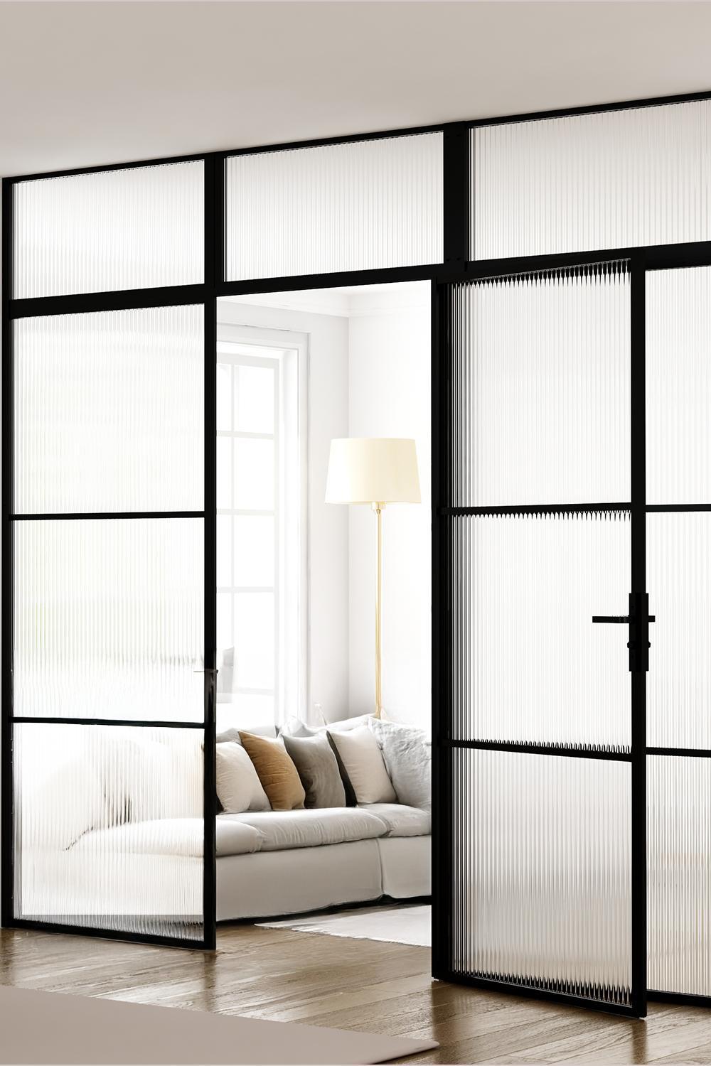 Industrivägg 1 dörr + 3 väggar överliggare svart linjerat