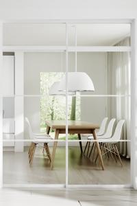 Skjutdörr + vägg + ovanliggare vit