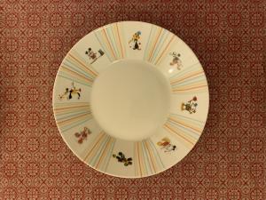 MuseuM Djup tallrik av Lasse Åberg