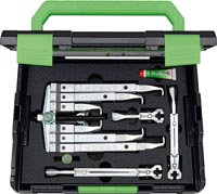 Sets of universal  2- and 3-arm pullers