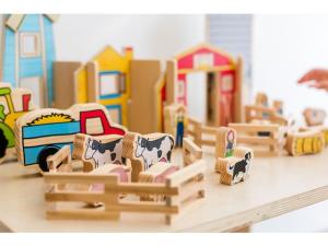 Bondgård och djur i trä 26 fp
